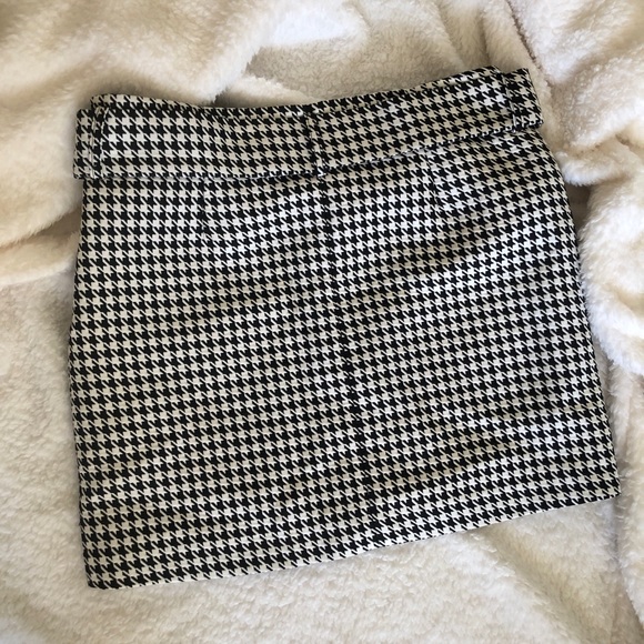 ⭐️ NWOT Forever21 B&W Mini Skirt + Belt - Picture 2 of 6